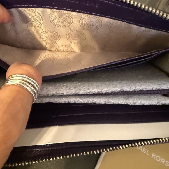 Michael Kors Deep Purple Leather Wallet NWT - Picture 5 of 8